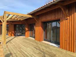 Votre partenaire de confiance pour la construction sur mesure de chalet en bois, alliant tradition et qualité.