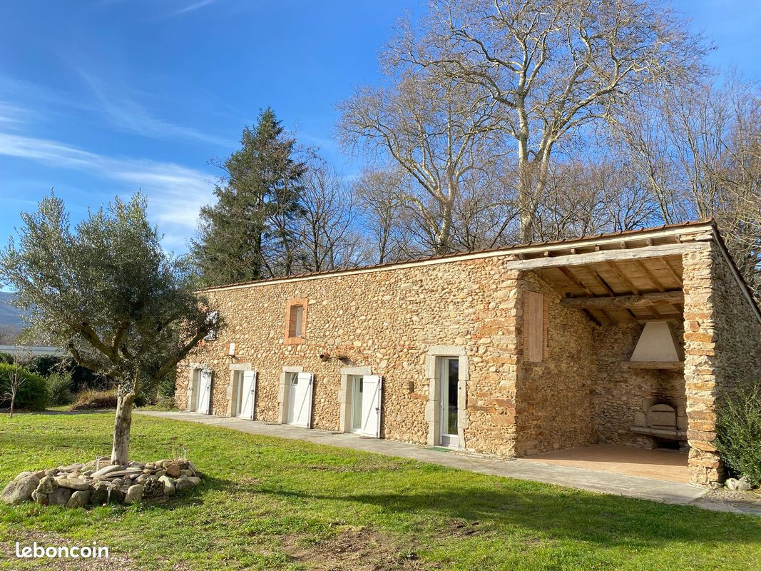 Escapade en Gîte pour 25 Personnes : Vivez une Aventure en Groupe Inoubliable !