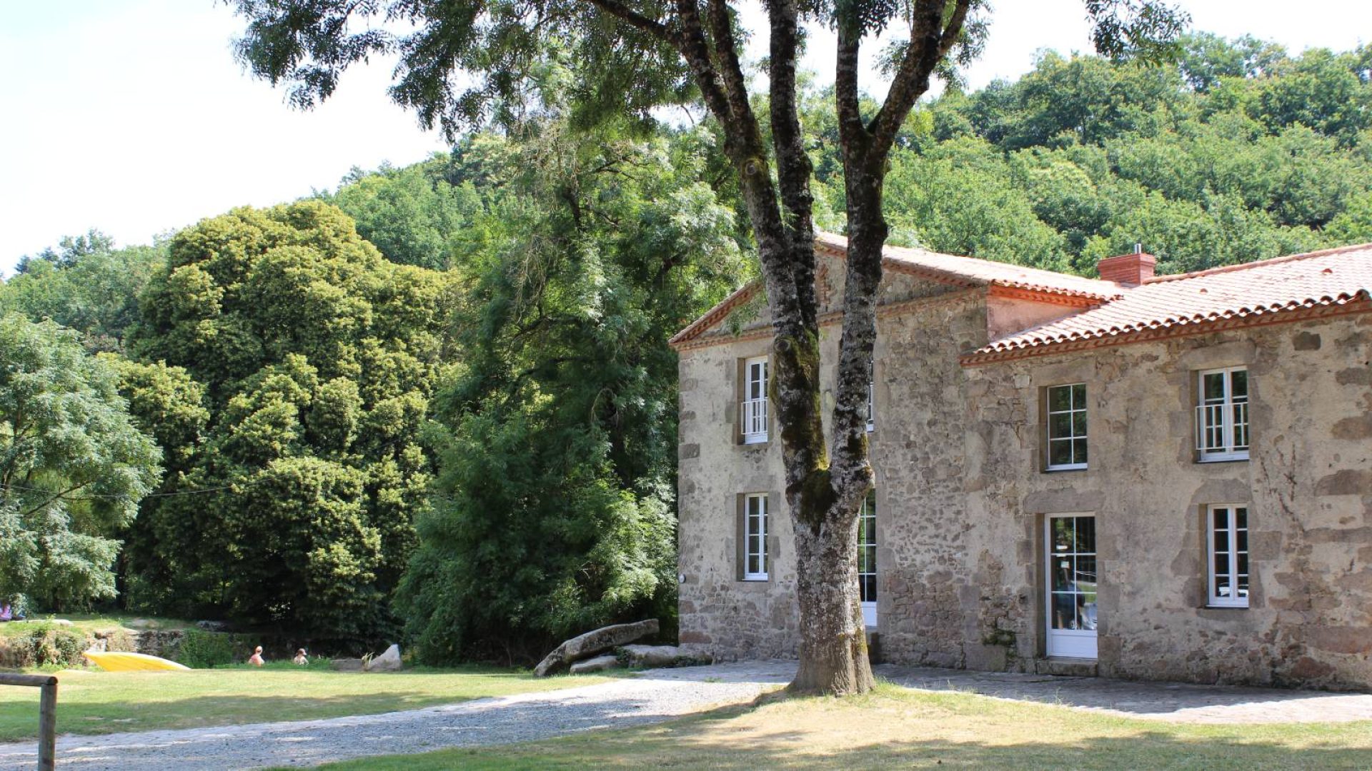 Découvrez le Charme du Gîte du Puy du Fou en Vendée