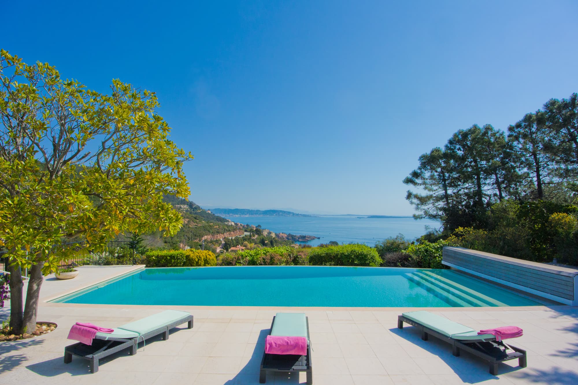 Location Vacances Maison avec Piscine : Le Luxe de l&rsquo;Intimité et du Confort